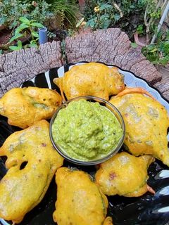 પાલક ના ભજીયા (Palak Bhajiya Recipe In Gujarati) રેસીપી મુખ્ય ફોટો