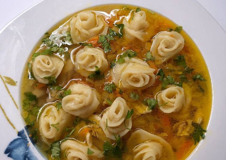 Куриный суп с галушками "розочки"