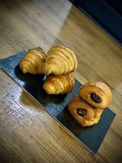 A picture of Mini Croissants and Mini Pain au Chocolat.