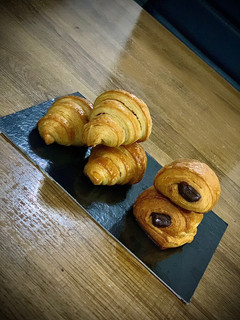A picture of Mini Croissants and Mini Pain au Chocolat.