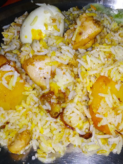 কলকাতা স্টাইলে এগ চিকেন বিরিয়ানী(Kolkata style chicken biryani recipe in Bengali) রেসিপির প্রধান ছবি