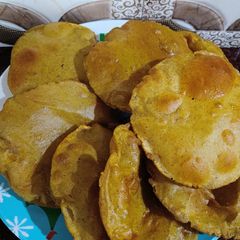 A picture of Dal ki poori.
