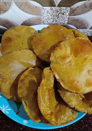 A picture of Dal ki poori.