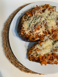 Una foto de Berenjenas rellenas gratinadas al microondas