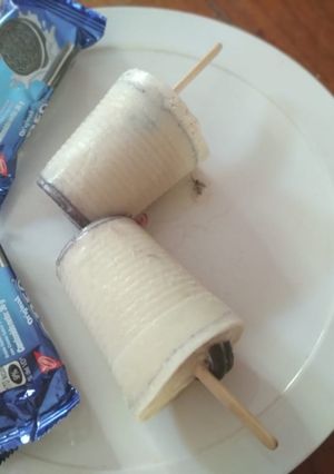 Una foto de Paletas de galletas oreo