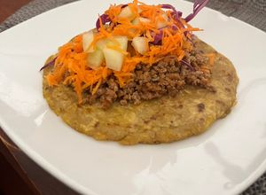 Una foto de Tortillas de Plátano Verde con Carne de Pavo