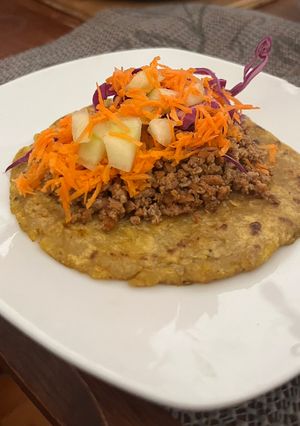 Una foto de Tortillas de Plátano Verde con Carne de Pavo