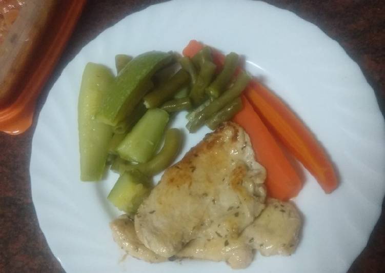 Pechuga de pollo con verdura cocida