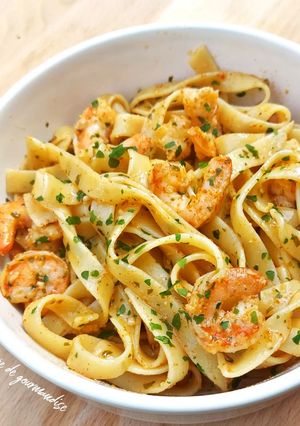 Une photo de Garlic noodles aux crevettes