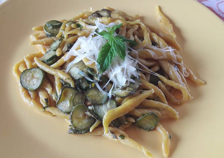 Step-by-Step Guide to Prepare Ultimate Trofie alla curcuma con zucchine provolone e menta