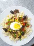 Corbatitas a la crema con verduras y trocitos de pollo