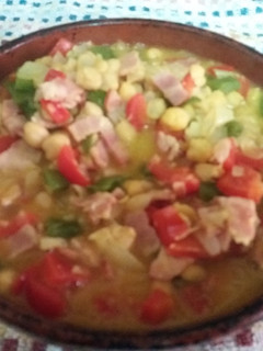 Una foto de Garbanzos con pimientos y bacon (receta de aprovechamiento)