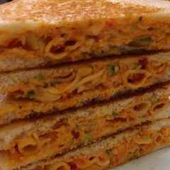 A picture of Macaroni sandwich.