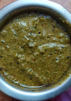 A picture of Mint chutney.