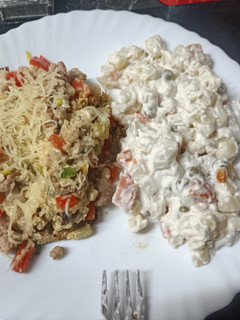 Una foto de Revuelto de carne picada con verduritas y queso