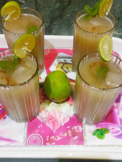 आम पन्ना (aam panna recipe in Hindi) रेसिपी मुख्य फोटो