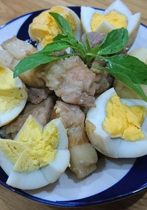 Hình của món Thịt kho trứng.