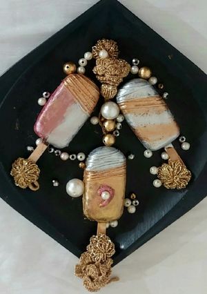 A picture of Cakesicle.