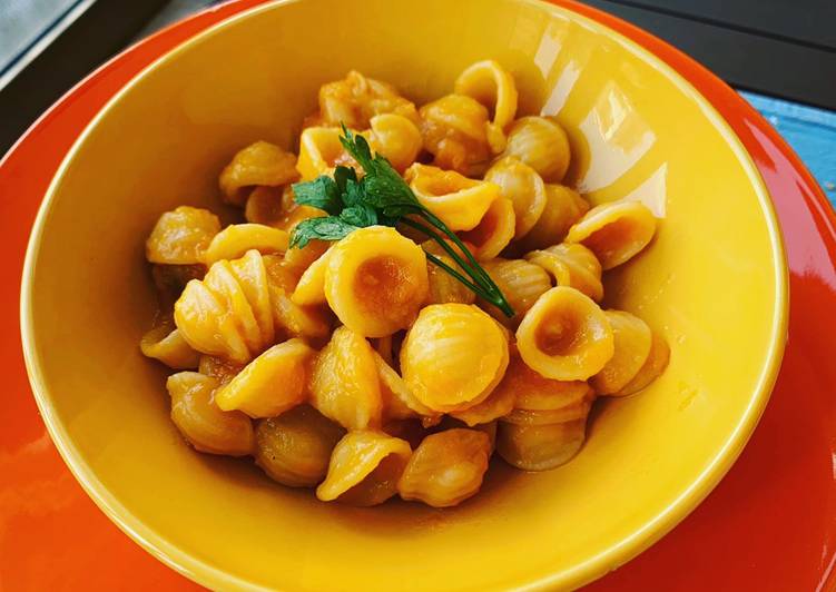 Orecchiette con crema di zucca e rana pescatrice