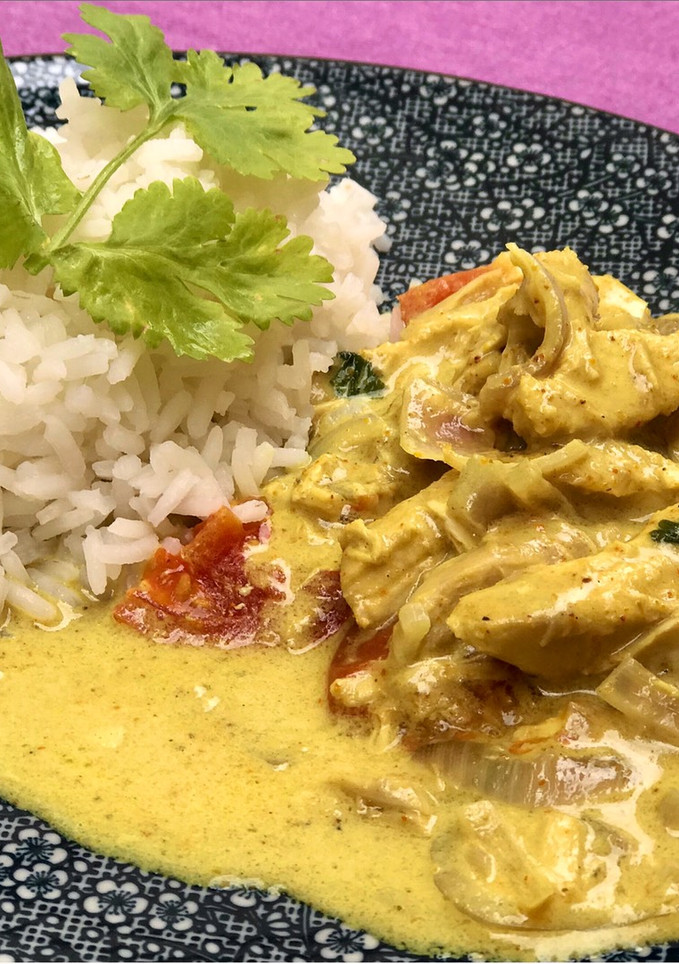 Una foto de Pollo al curry con leche de coco 🥥 y jengibre