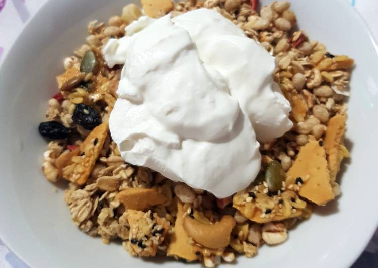 How to Make Super Quick Homemade My Granola with drid Fruit and Trail Mix Crackers &amp; Yogurt 🙃