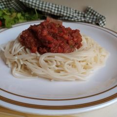 A picture of Bolognese spaghetti.