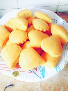 A picture of Vanilla cup cakes.