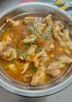 Hình của món Sườn xào chua ngọt kiểu miền Bắc, đẫm sốt chua ngọt siêu đưa cơm vào ngày mưa.