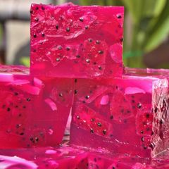 A picture of Dragonfruit Litchi Jelly.
