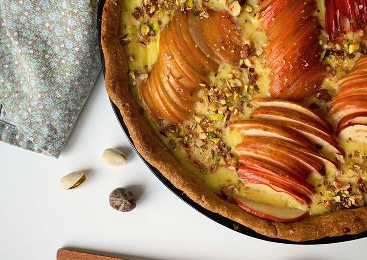 Crostata di melannurca, nocciole e pistacchio