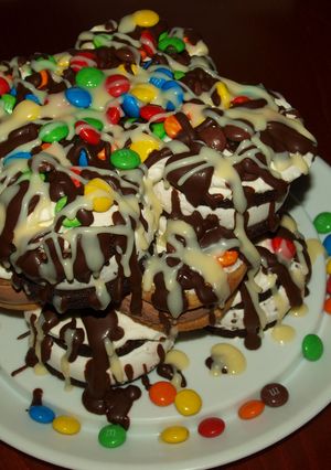 Φωτογραφία της συνταγής Γρήγορη τούρτα με cookies παγωτίνια. Πιο εύκολη... πεθαίνεις