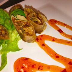 A picture of Duck or Chicken Pancake Rolls.