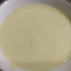A picture of White sauce.