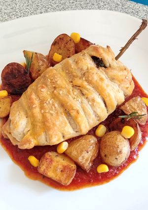Una foto de Rollo de chile poblano hojaldrado