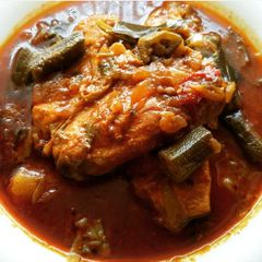 A picture of Tangy Fish curry with okra.