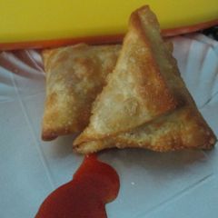 A picture of Crispy Vege Samosa.
