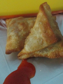 A picture of Crispy Vege Samosa.