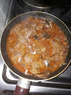 Una foto de Hígado en salsa de tomate con CHAMPIÑONES