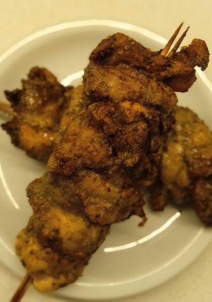 Una foto de Double chicken skewers