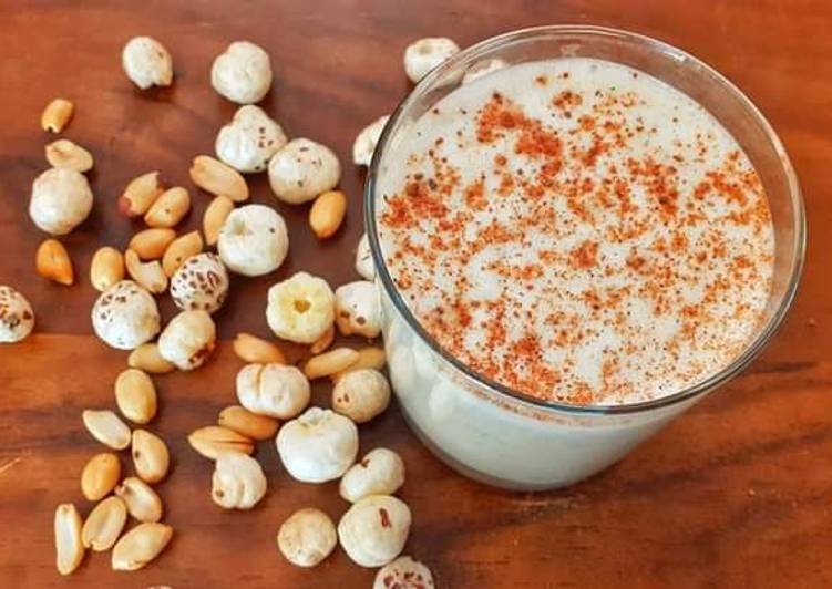 How to Prepare Quick Makhana Peanut Milkshake