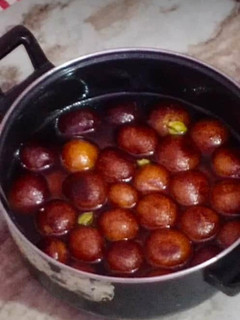 गुलाब जामुन (Gulab jamun recipe in hindi) रेसिपी मुख्य फोटो