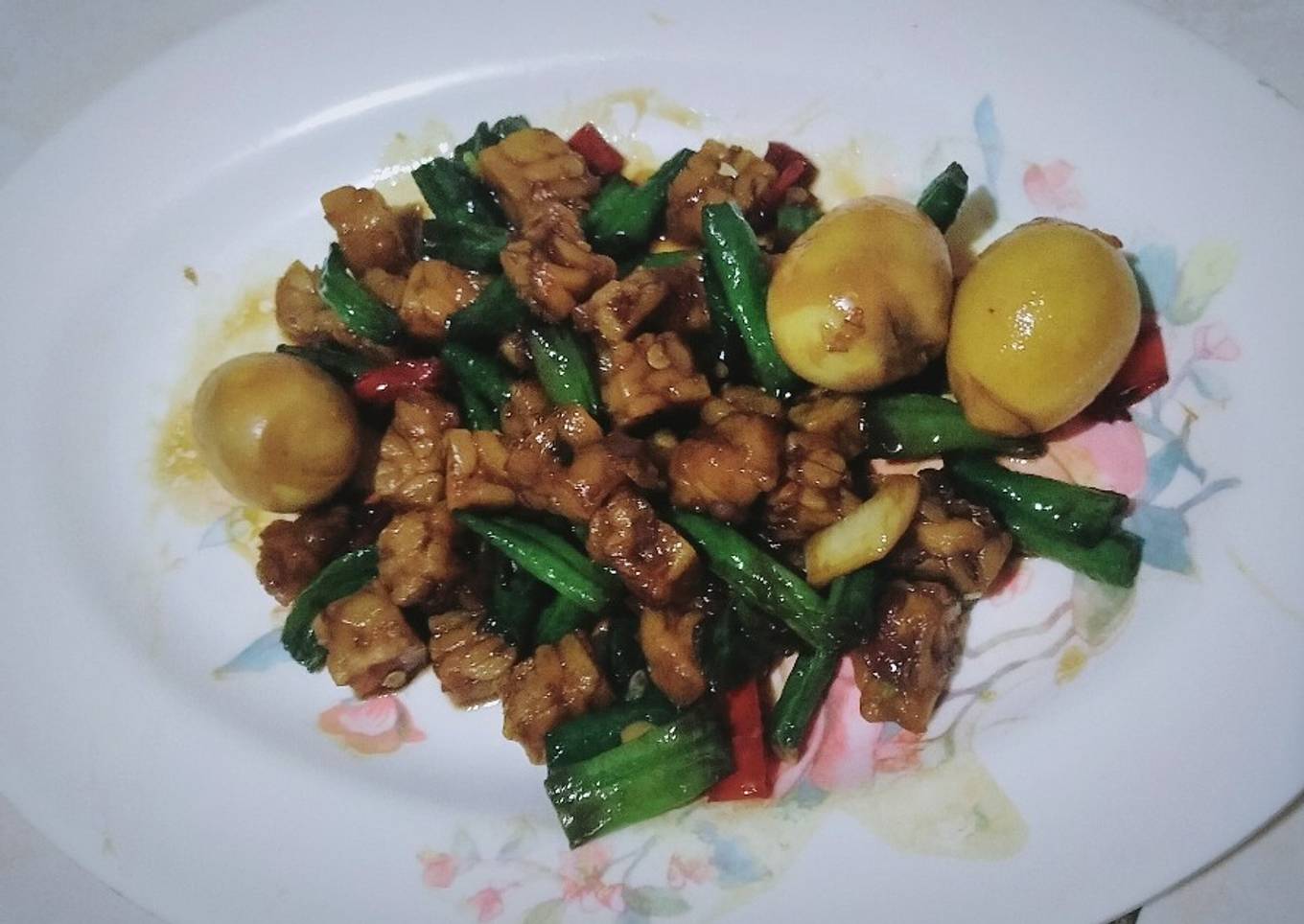 Oseng tempe, kacang panjang, telur puyuh