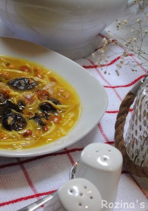 A picture of Azerbaijani noodles soup.