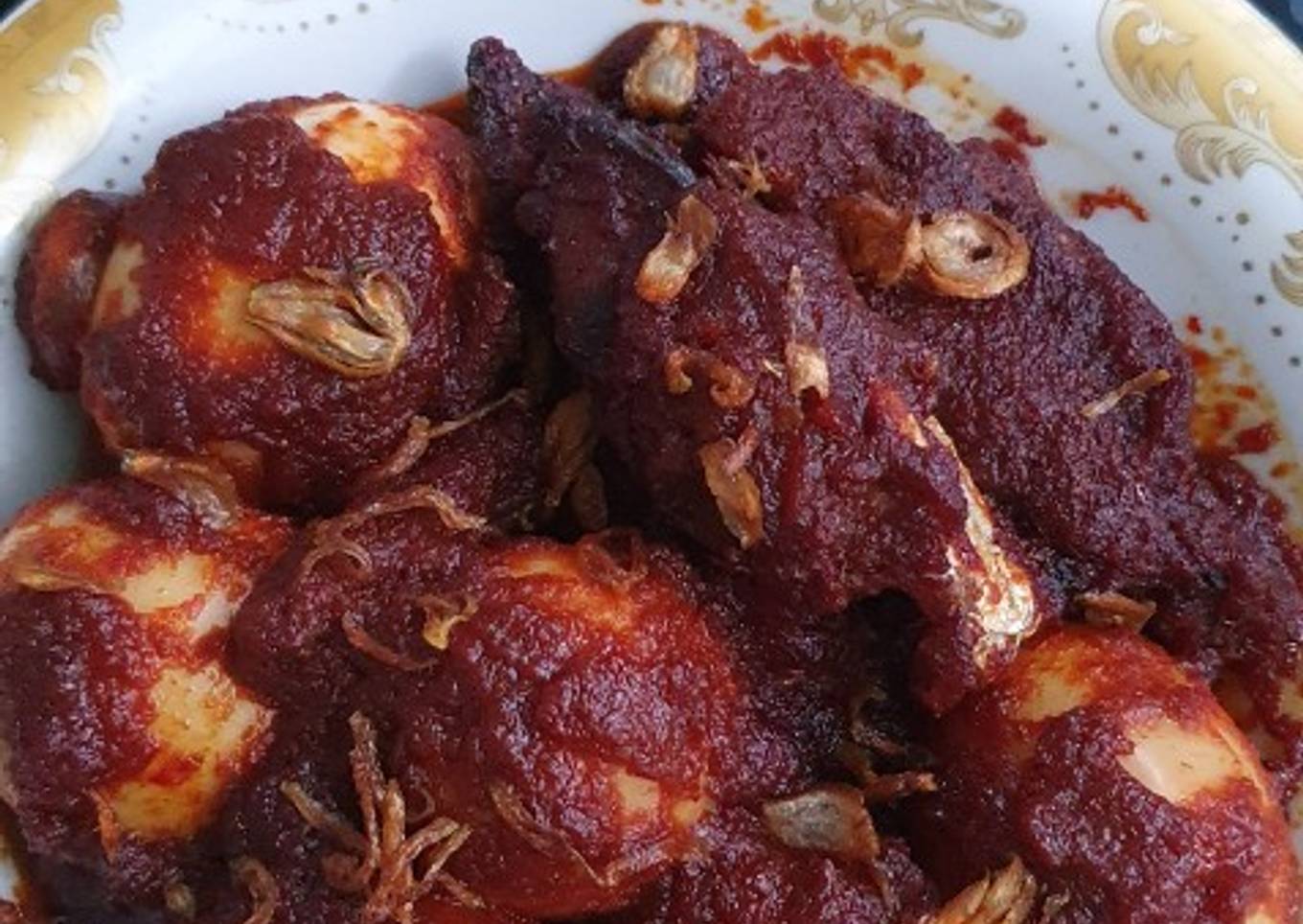 Telur bebek dan ikan tongkol masak habang (merah) khas banjar