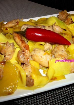 Une photo de Sauté de poulet à la mangue
