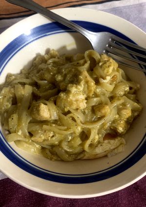 Una foto de Tallarines de arroz al curry verde