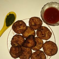 A picture of Potato corn nuggets in smiley shape.