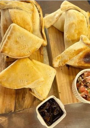 Una foto de Dobladitas y empanadas de pino