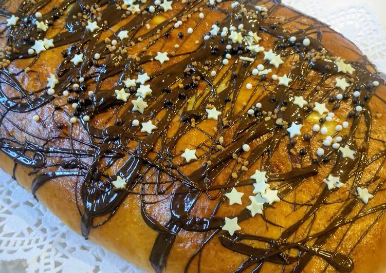 Coca de brioche y chocolate