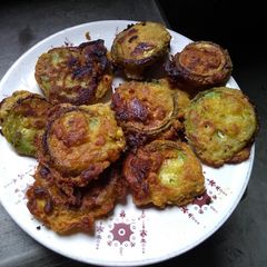 A picture of Teasle gourd fritters.